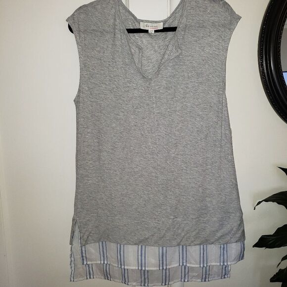 Vince Camuto Split Neck Shirttail Hem Tunic - Picture 1 of 6